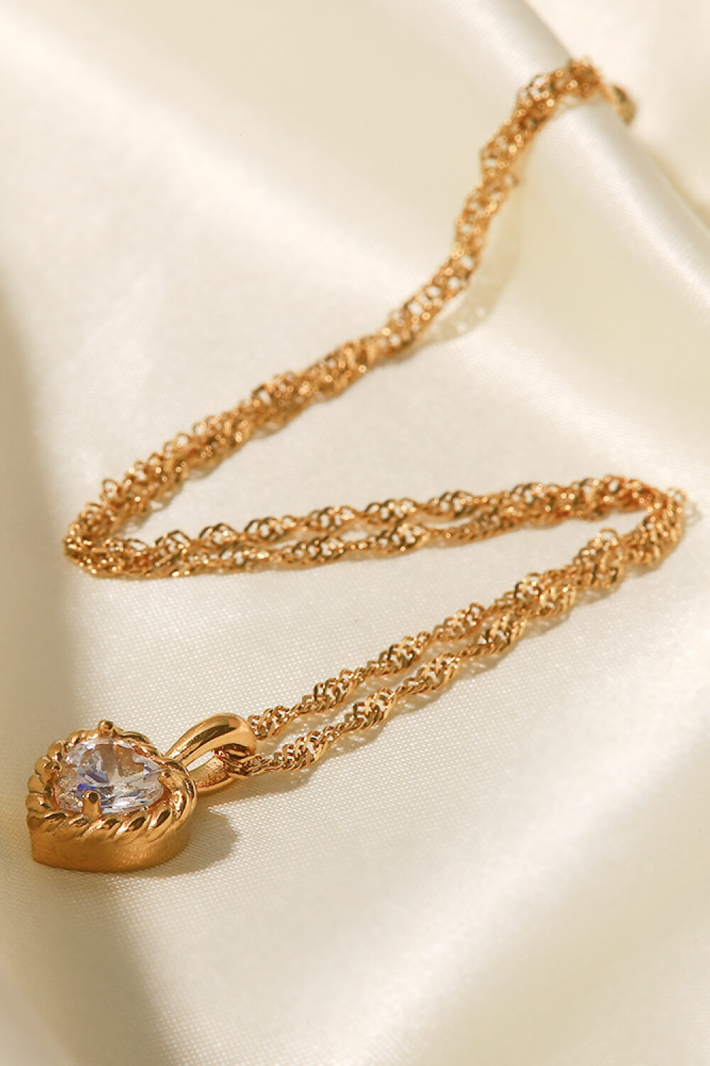 Inlaid Zircon Heart Pendant Necklace